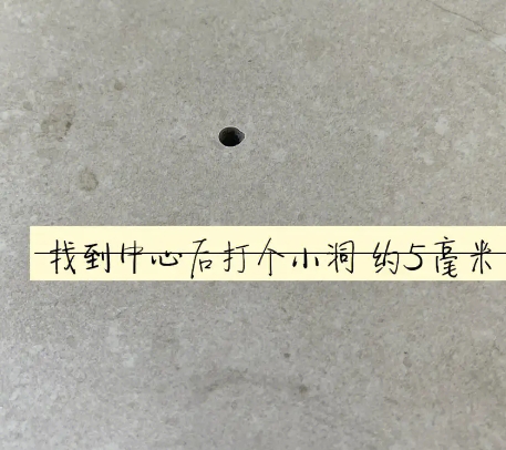 和田瓷砖空鼓维修公司专业解答在瓷砖铺贴过程中，如果砂料搅拌不均匀，将会带来以下问题