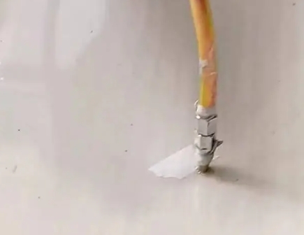 和田瓷砖空鼓维修公司专业解答在瓷砖铺贴过程中，如果使用的砂料过粗（如全部使用了粗砂），可能会导致以下问题